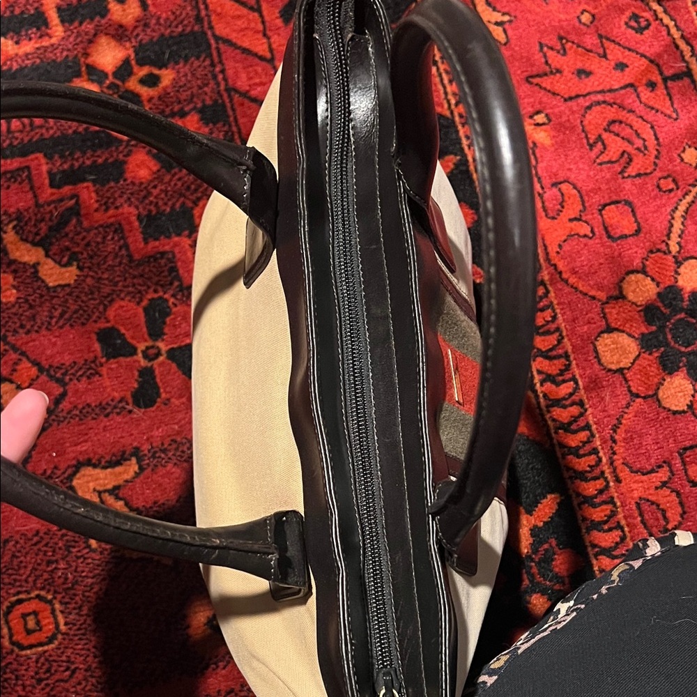 Authentic Vintage Gucci Sherry Line Canvas Tan Tote with Black leather Accents - Picture 3 of 15